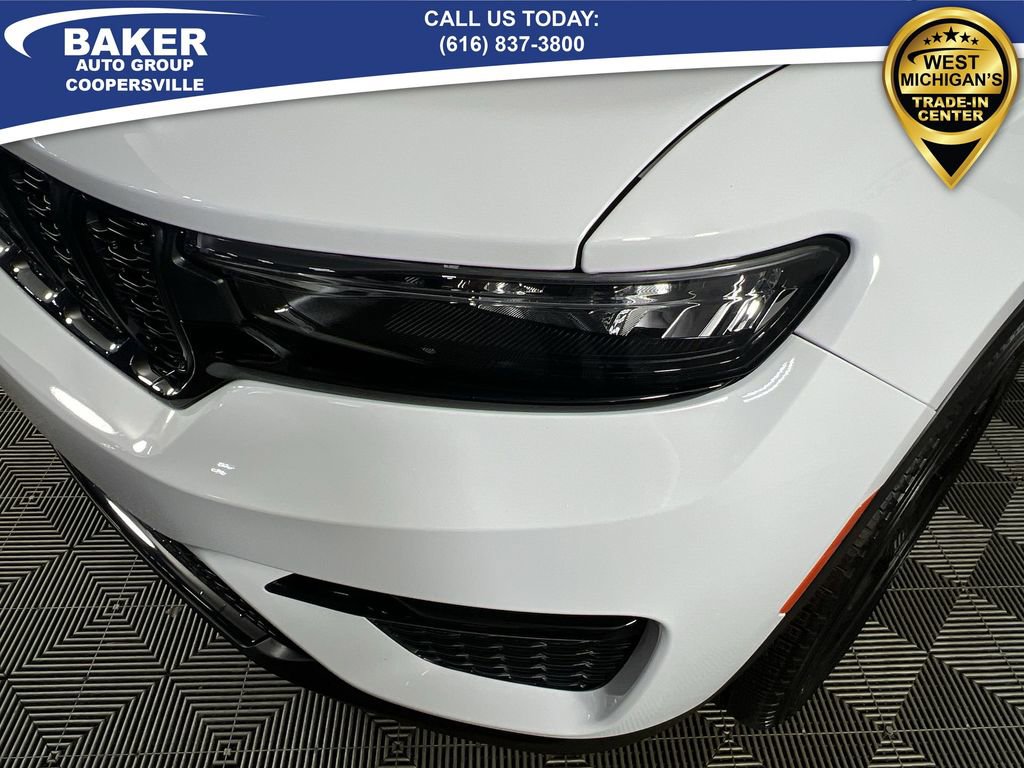 Used 2024 Jeep Grand Cherokee Limited w/ Black Appearance Package image 36