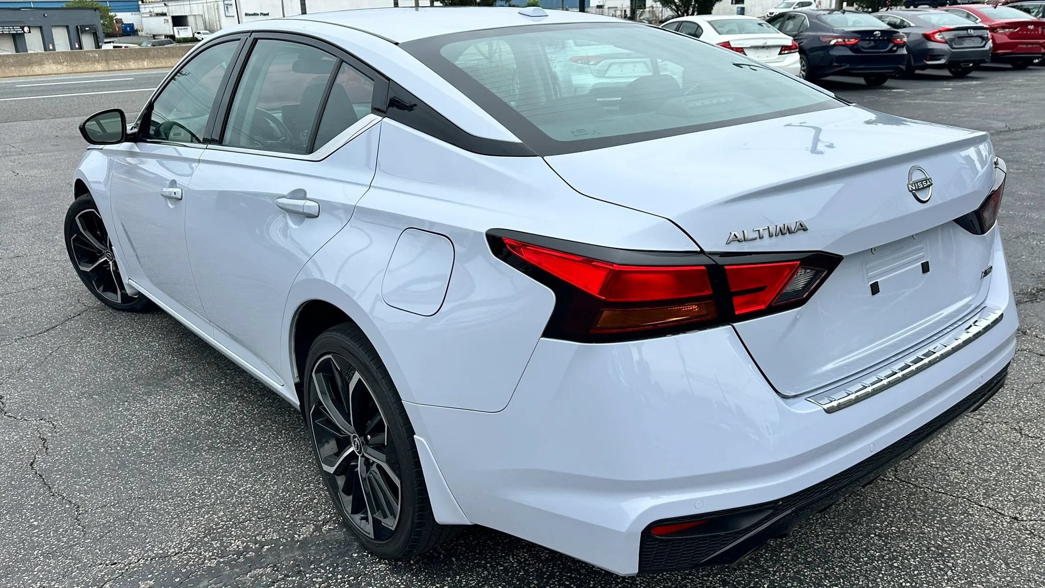 Used 2023 Nissan Altima 2.5 SR w/ SR Premium Package AWD/4WD image 8