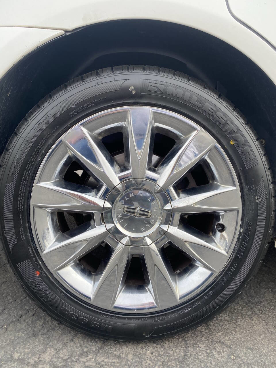 Used 2012 Lincoln MKZ image 4