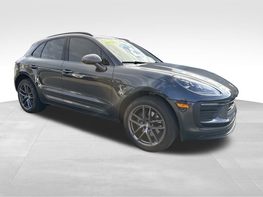 Used 2025 Porsche Macan Base image 7