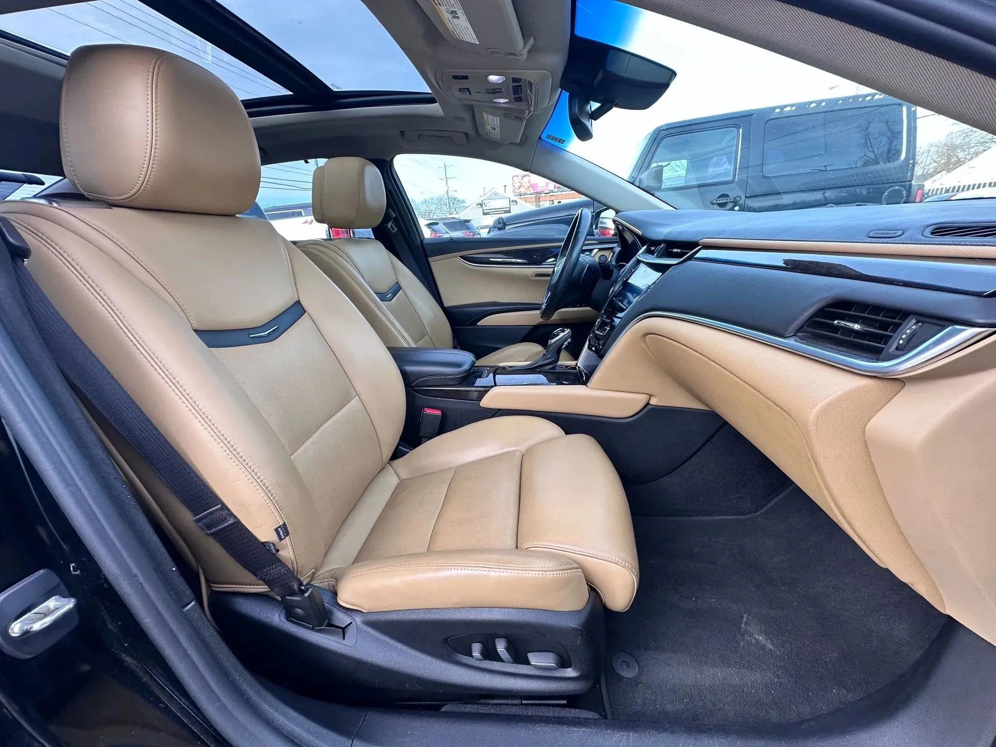 Used 2013 Cadillac XTS Premium image 10