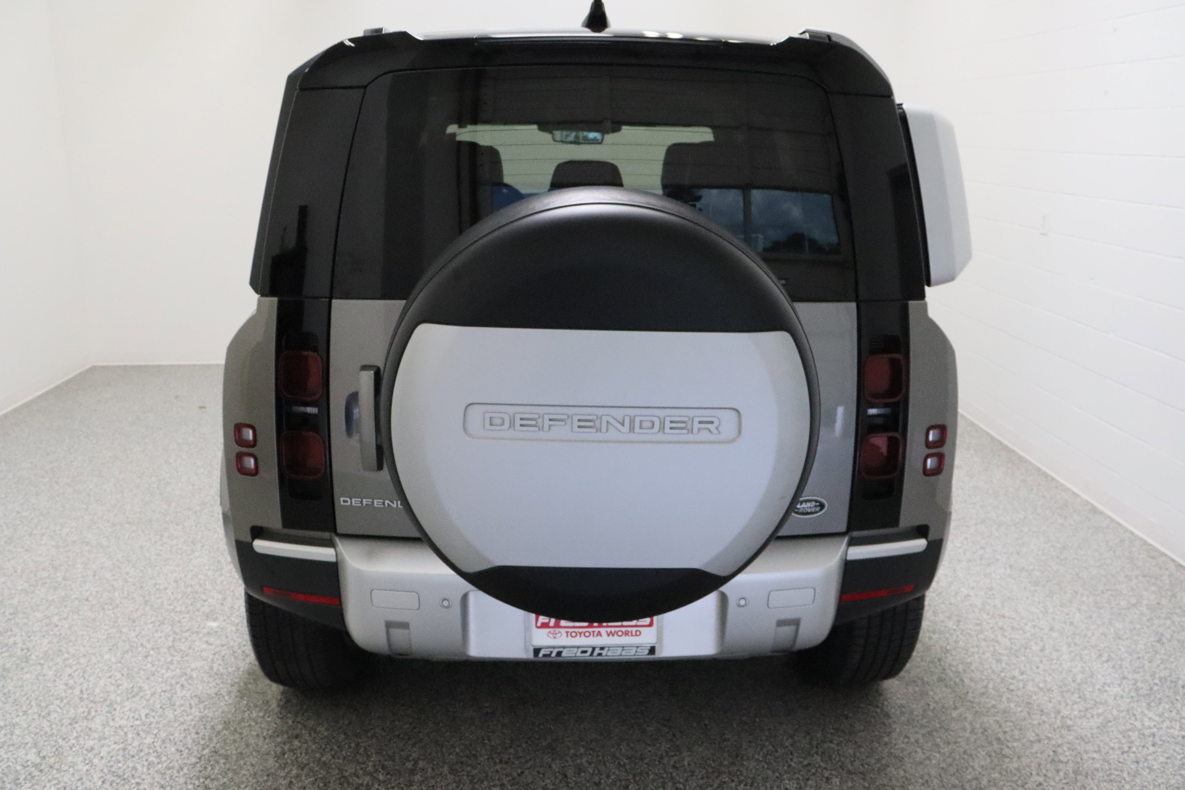 Used 2021 Land Rover Defender 110 SE AWD/4WD image 8