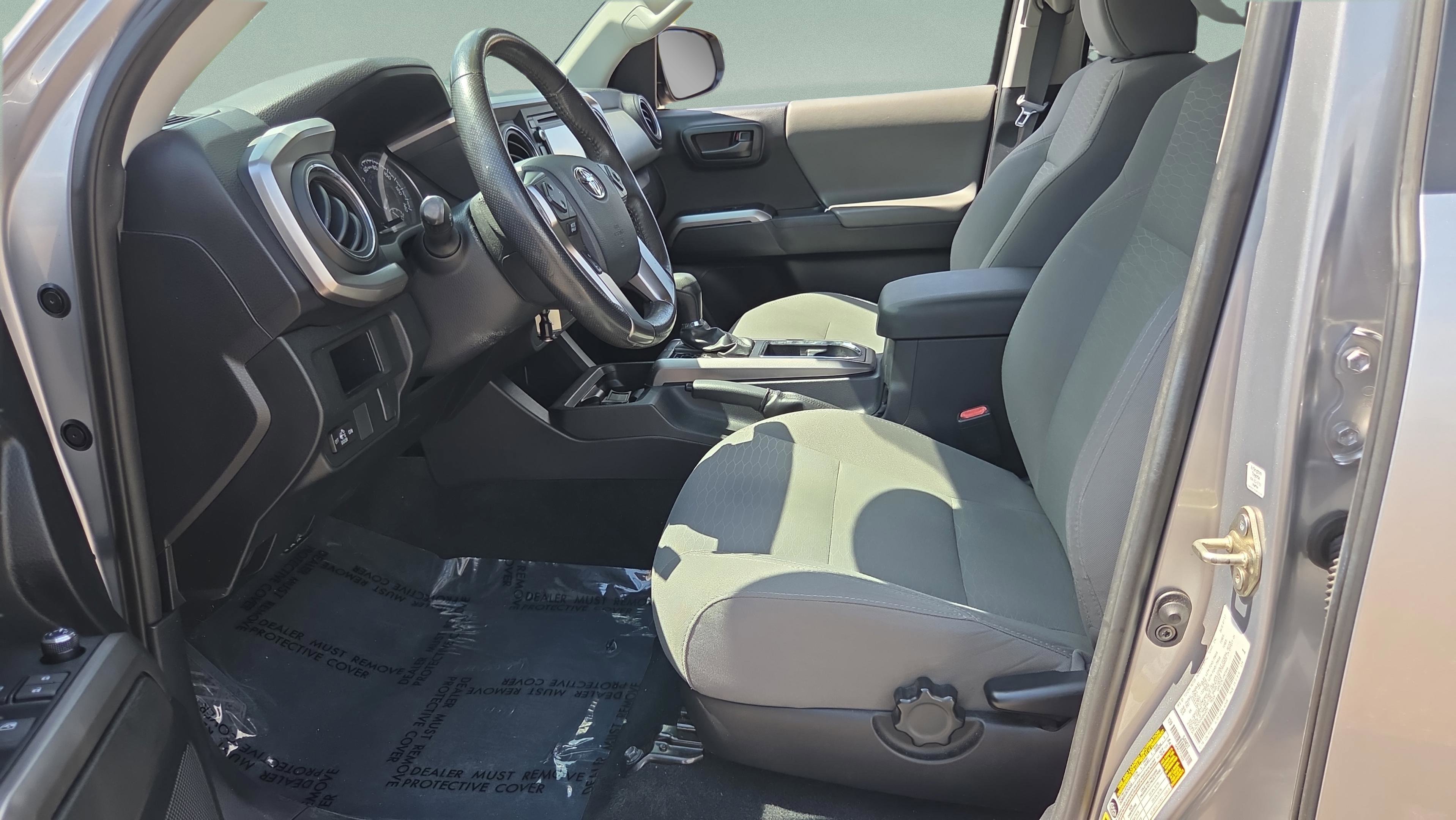 Used 2017 Toyota Tacoma SR5 w/ Tow Package RWD image 9