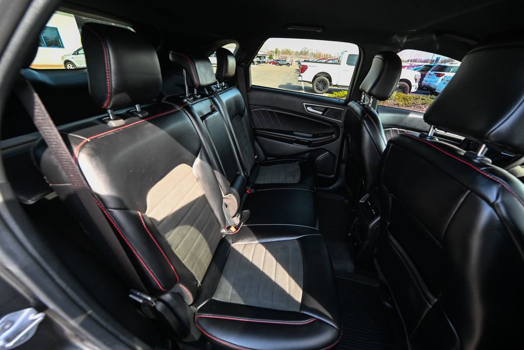 Used 2020 Ford Edge ST-Line w/ Cold Weather Package image 26