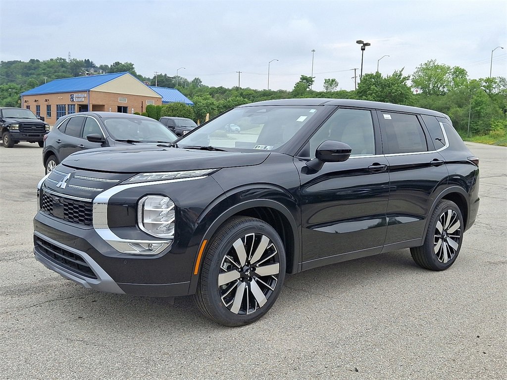 New 2025 Mitsubishi Outlander SE image 2