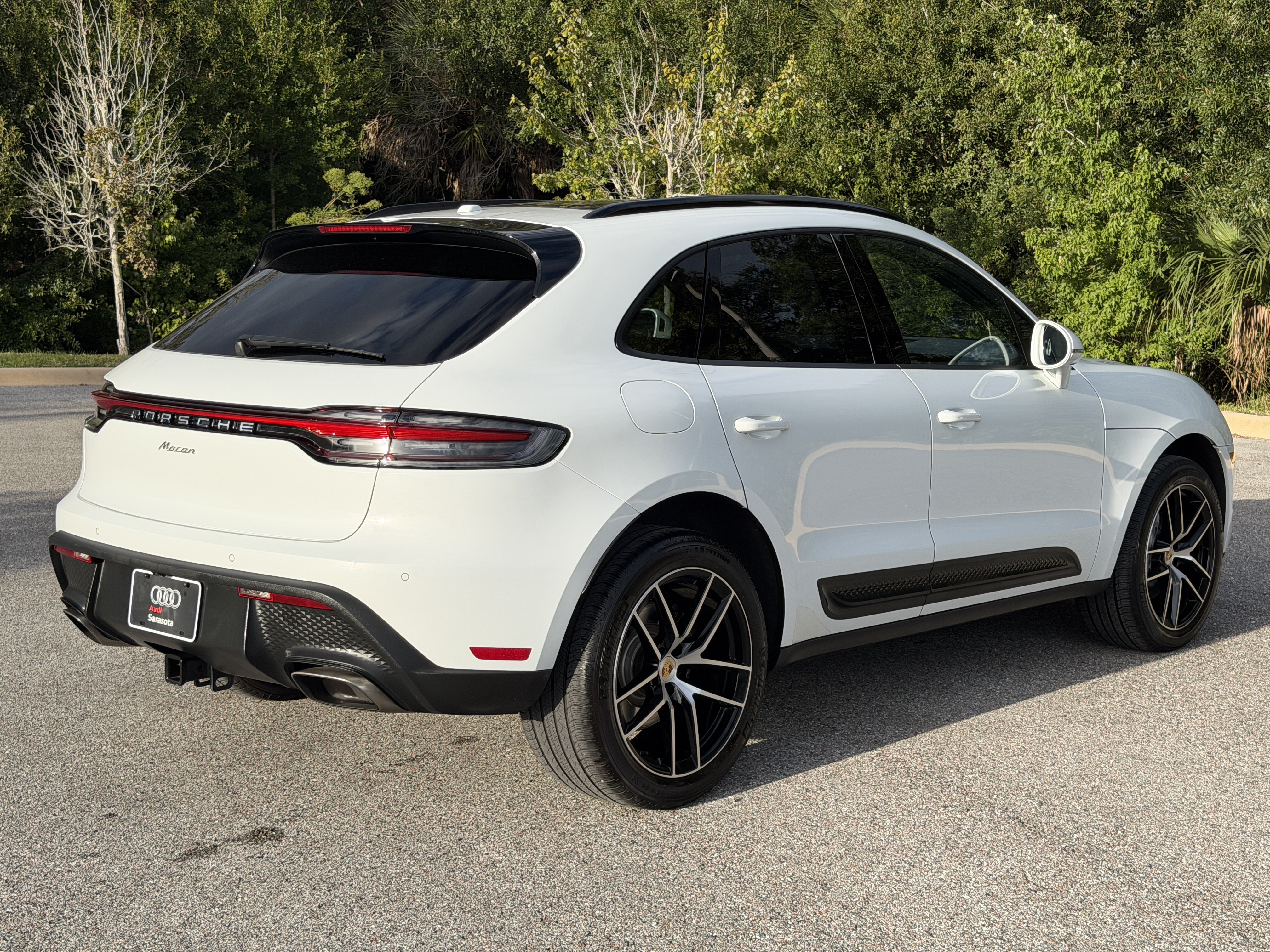 Used 2023 Porsche Macan AWD/4WD image 7