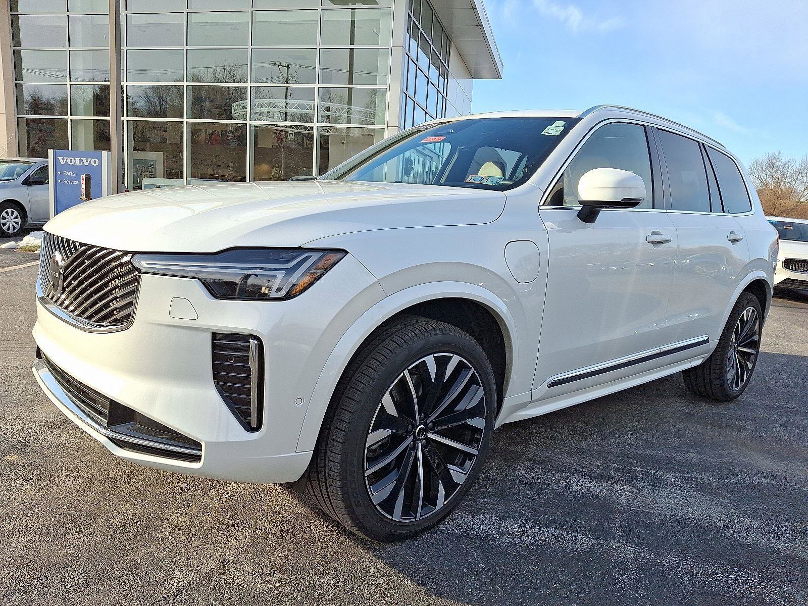 Certified 2025 Volvo XC90 T8 Ultra image 3