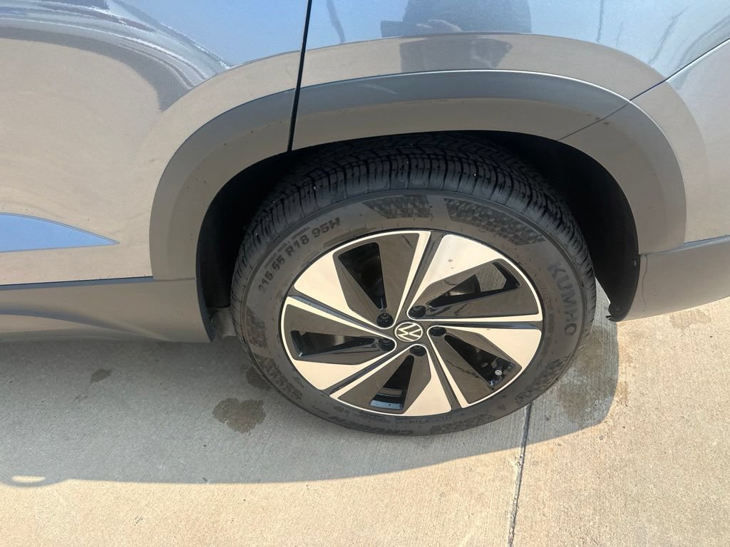 Used 2026 Volkswagen Taos SE AWD/4WD image 9