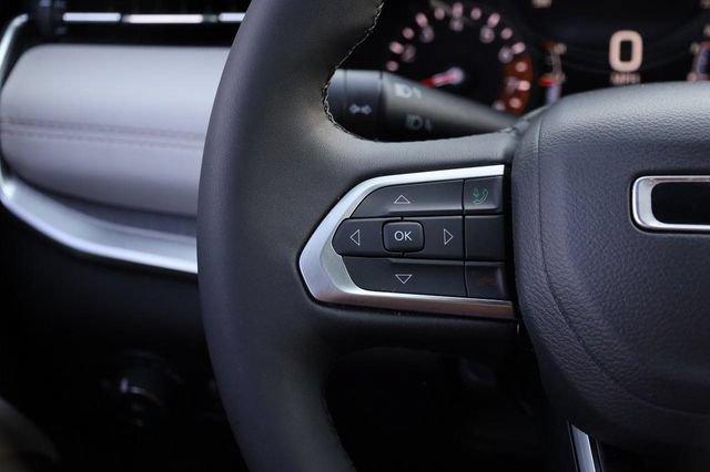 Used 2025 Jeep Compass Limited AWD/4WD image 11