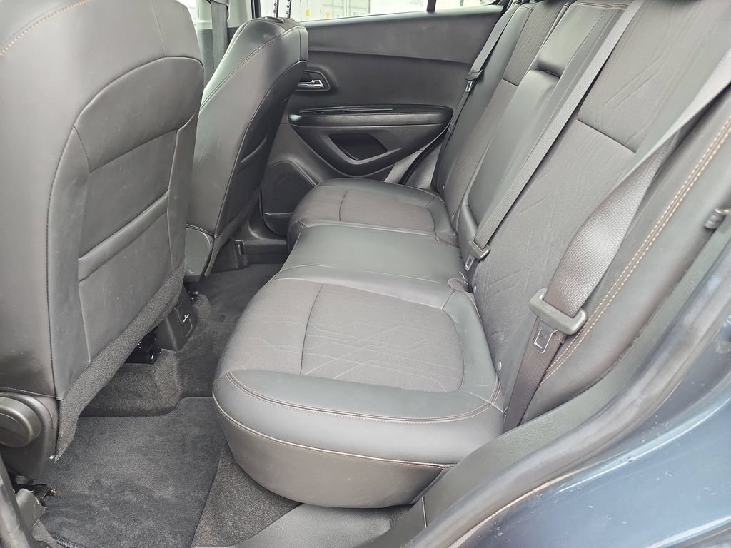 Used 2022 Chevrolet Trax LT w/ LT Convenience Package FWD image 14