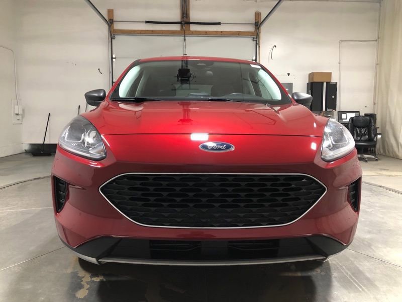 Used 2022 Ford Escape SE w/ Cold Weather Package image 2