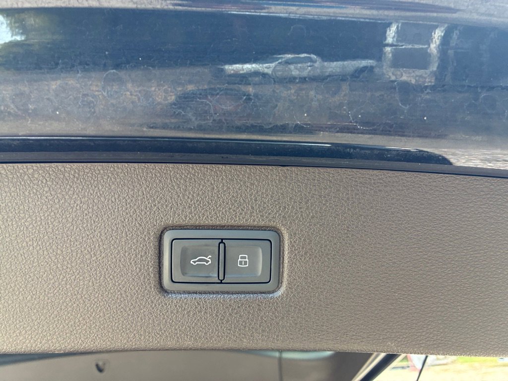 Used 2018 Audi Q7 3.0T Prestige image 26