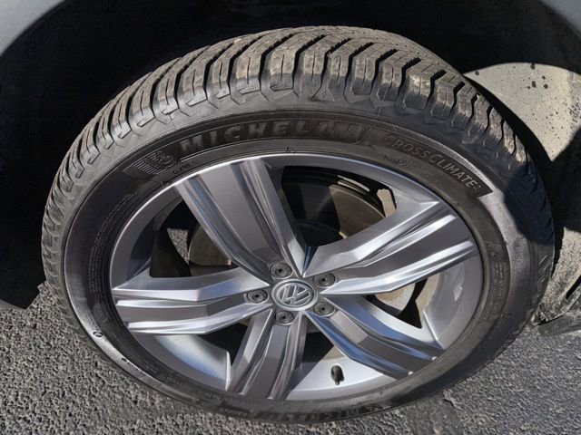 Used 2020 Volkswagen Tiguan SEL image 29