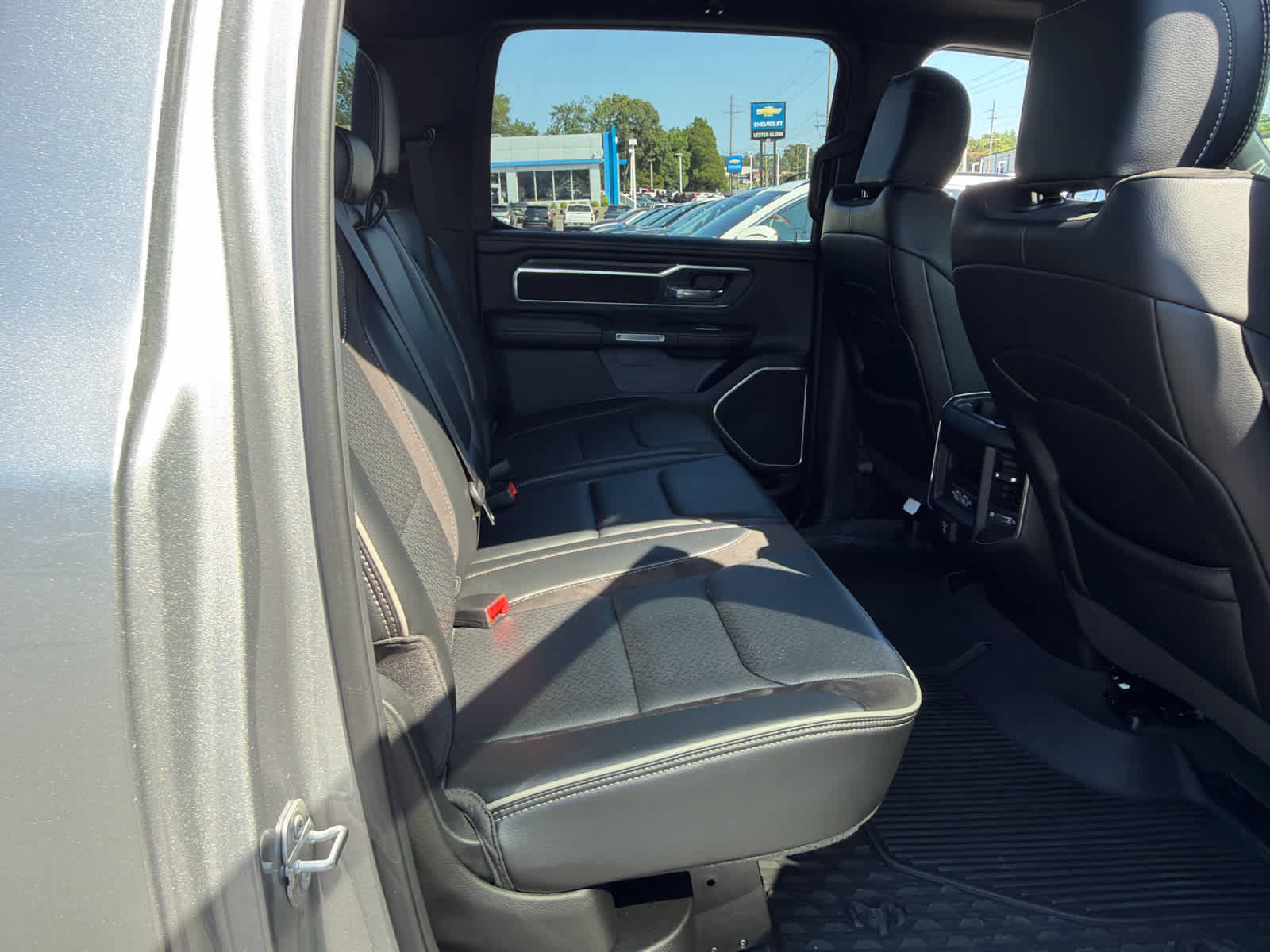Used 2023 RAM 1500 Laramie AWD/4WD image 32