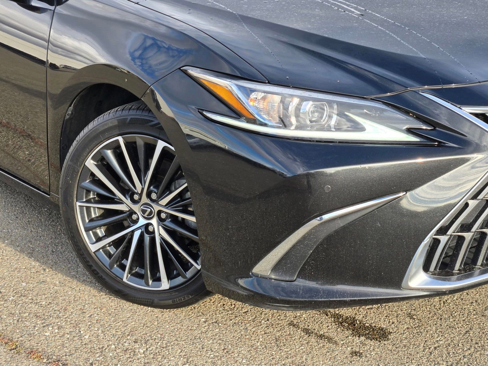 Used 2024 Lexus ES 300h w/ Premium Package image 9