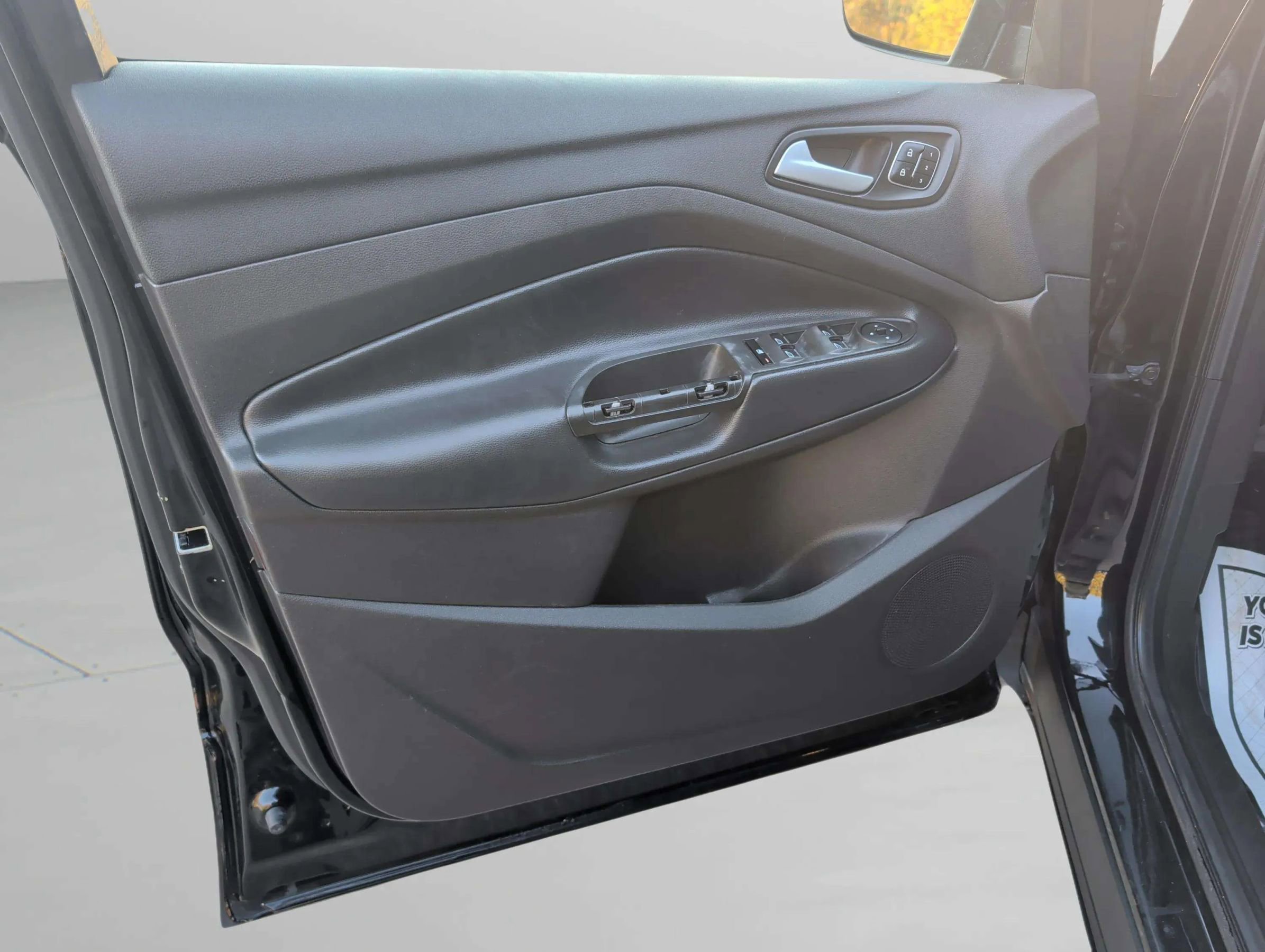 Used 2017 Ford Escape Titanium image 30