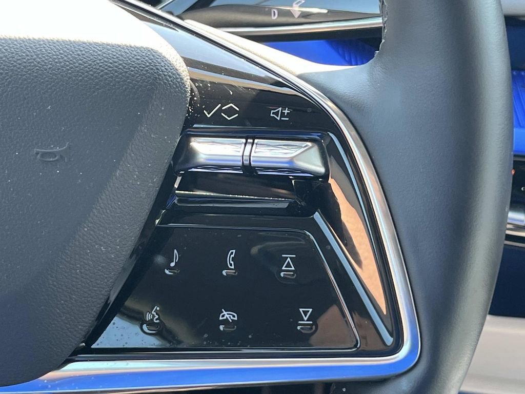 Used 2025 Cadillac Optiq Sport 1 image 28