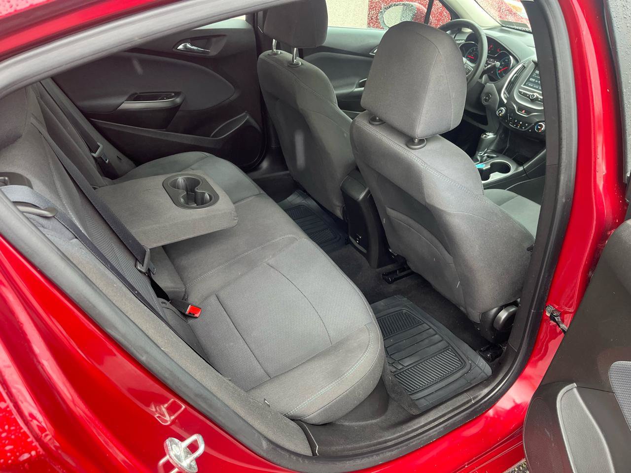 Used 2018 Chevrolet Cruze LT w/ Convenience Package FWD image 31