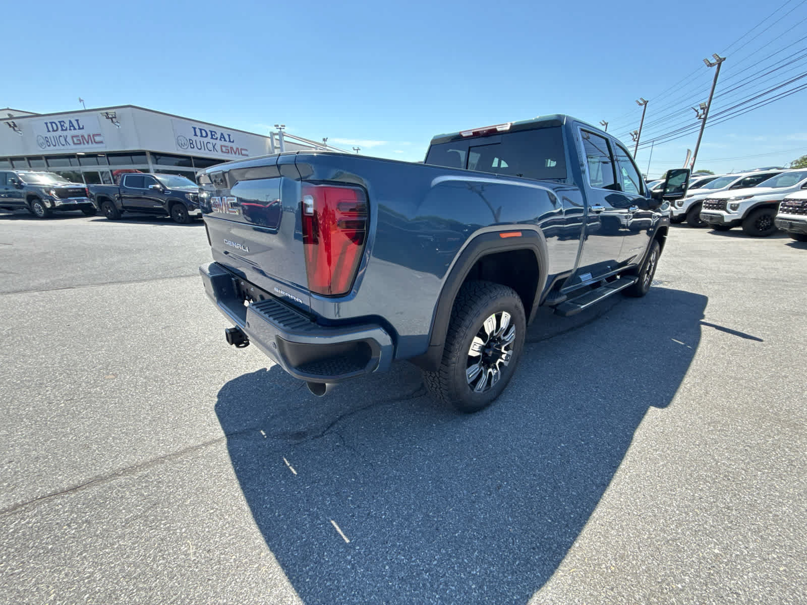 New 2026 GMC Sierra 3500 Denali w/ Denali Reserve Package AWD/4WD image 13