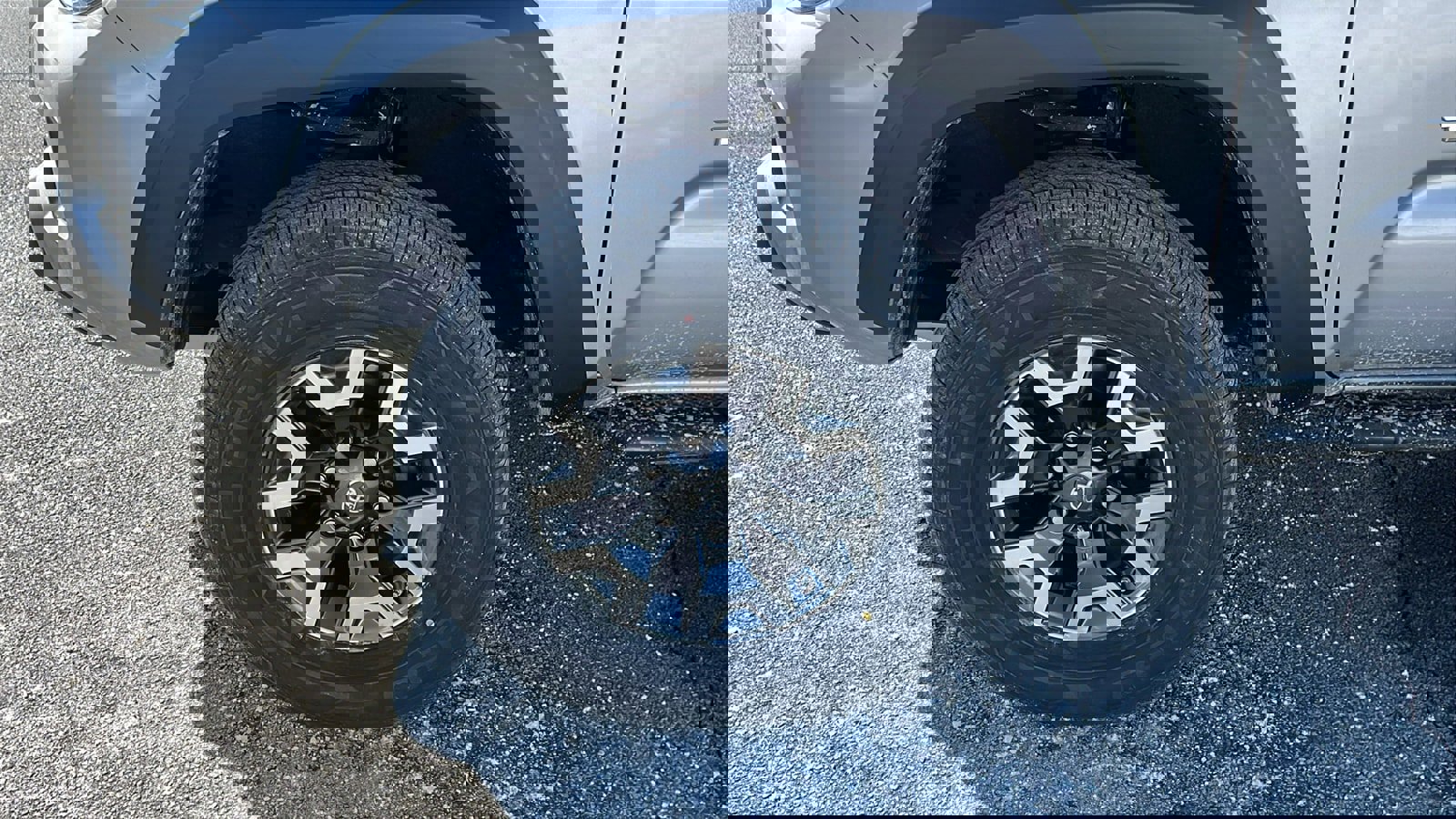 Used 2017 Toyota Tacoma TRD Off-Road image 8