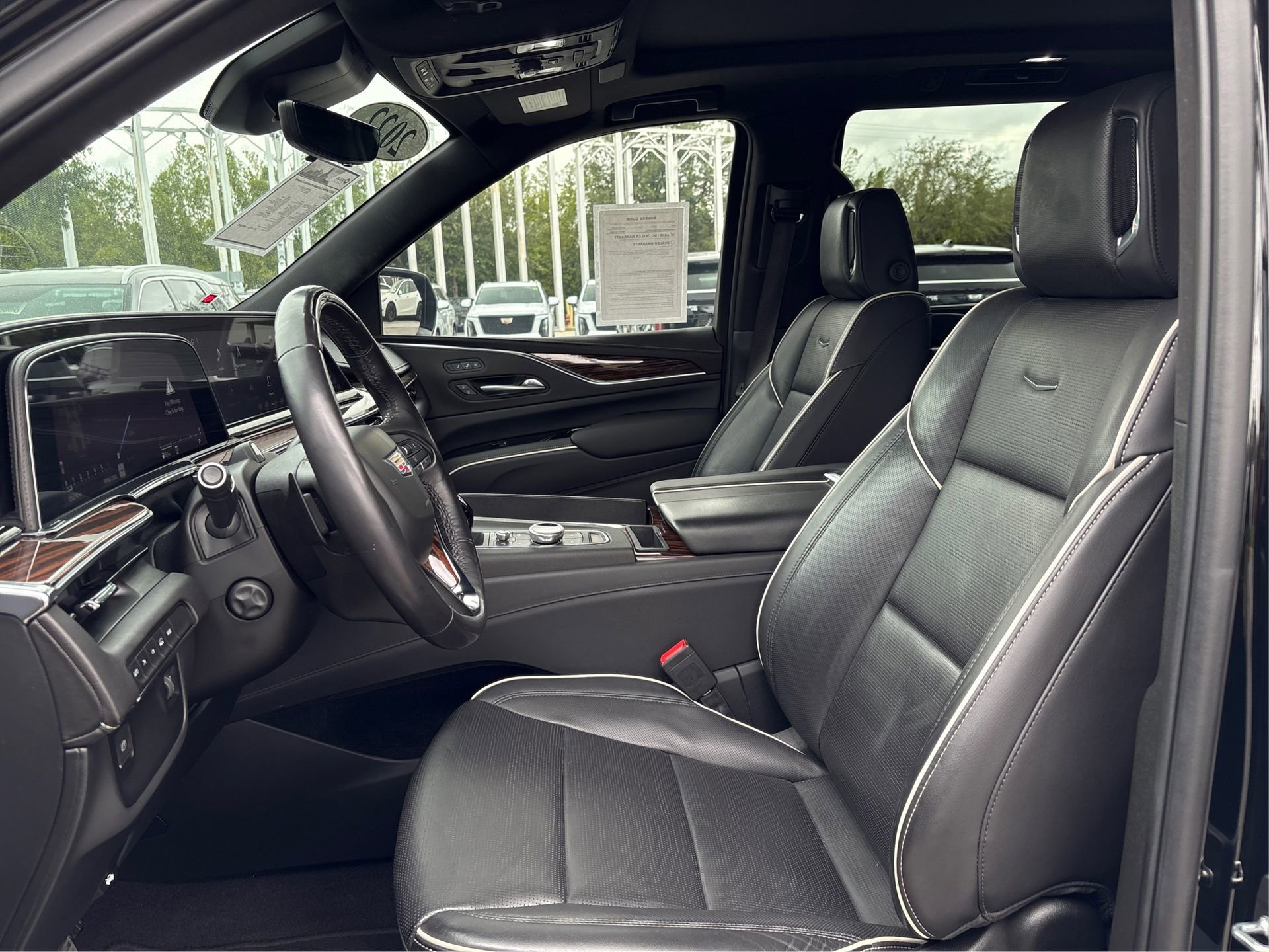 Used 2022 Cadillac Escalade Premium Luxury image 9