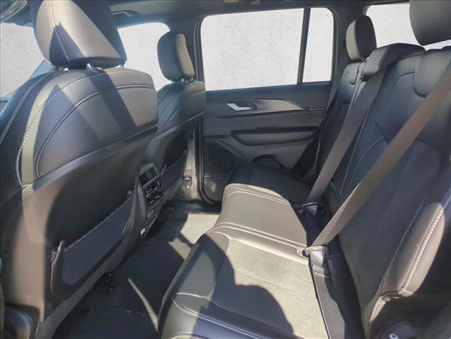 New 2025 Jeep Grand Cherokee Altitude image 13