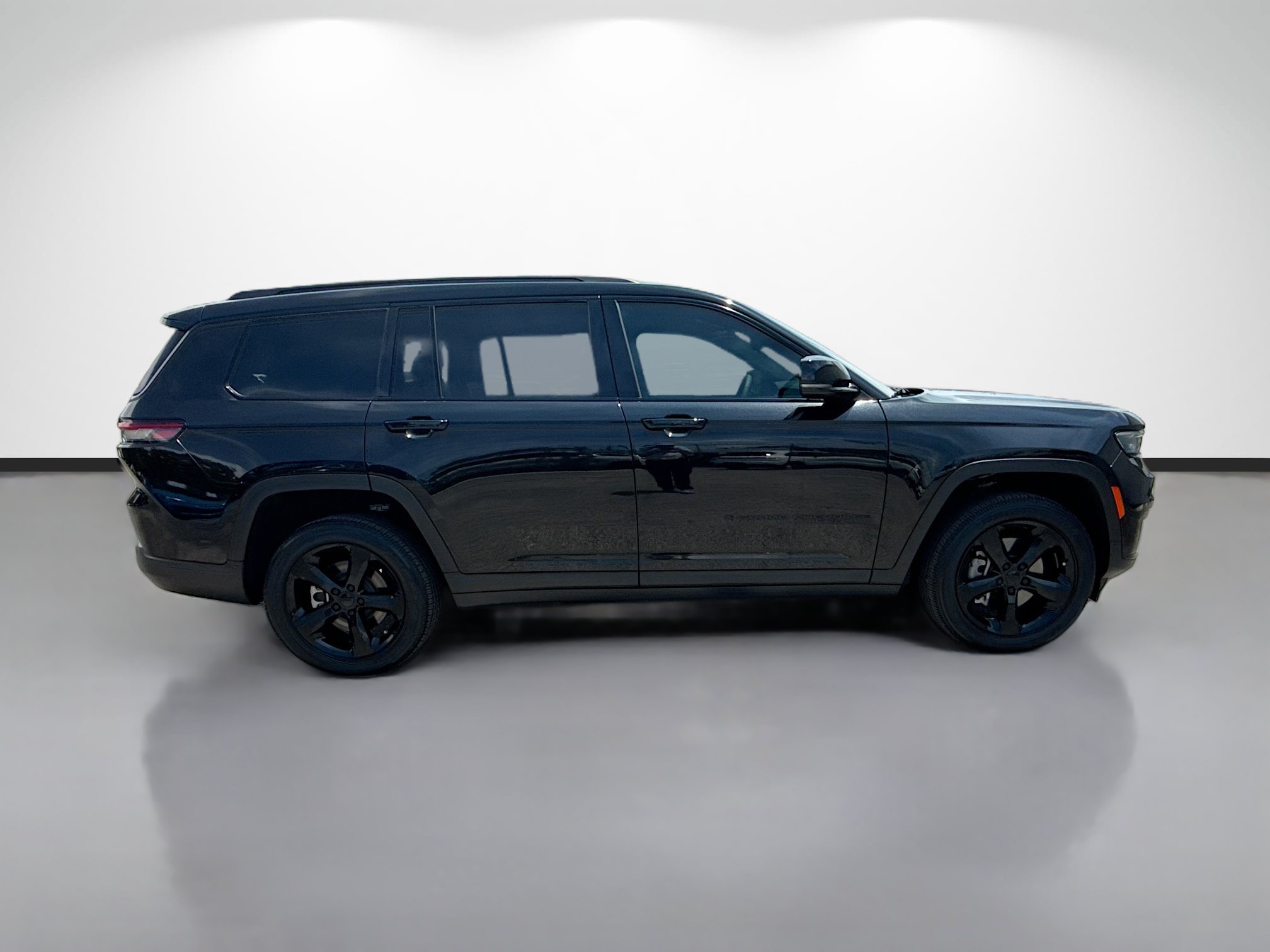 Used 2024 Jeep Grand Cherokee L Altitude AWD/4WD image 2