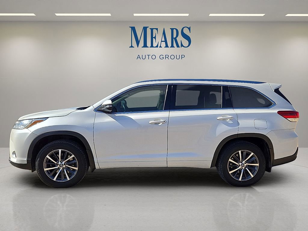 Used 2018 Toyota Highlander XLE image 2