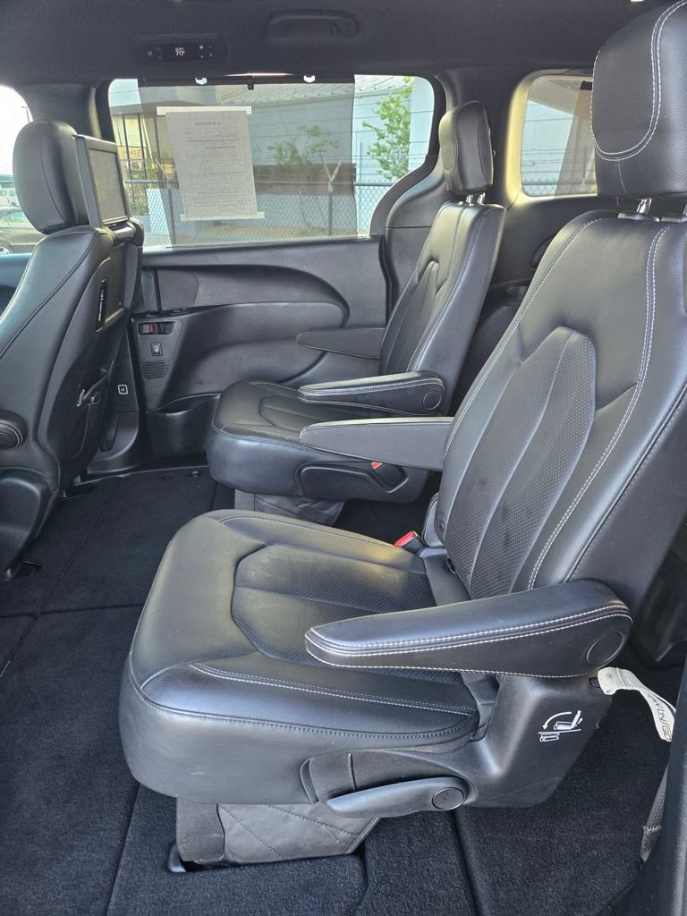 Used 2019 Chrysler Pacifica Touring-L Plus w/ Advanced Safetytec Group FWD image 39