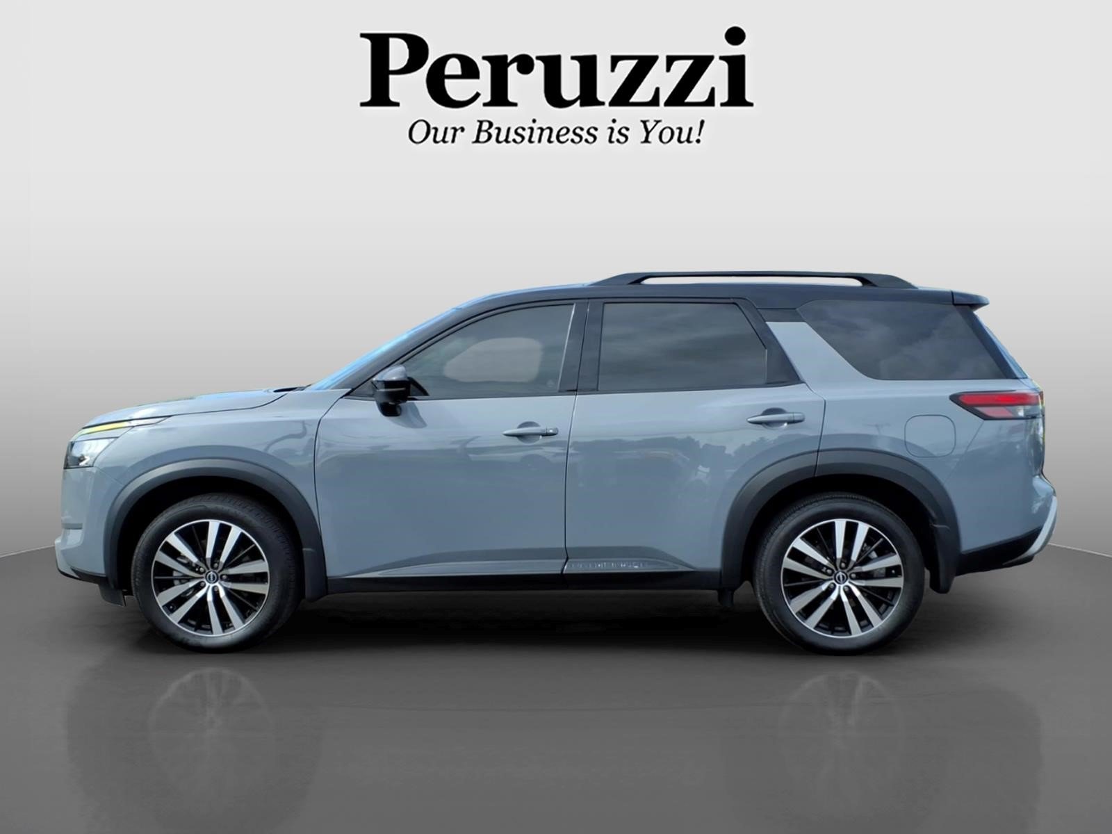 Certified 2025 Nissan Pathfinder Platinum w/ Black Appearance Package AWD/4WD image 7