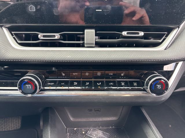 Used 2025 Chevrolet Equinox LT w/ Convenience Package II image 22