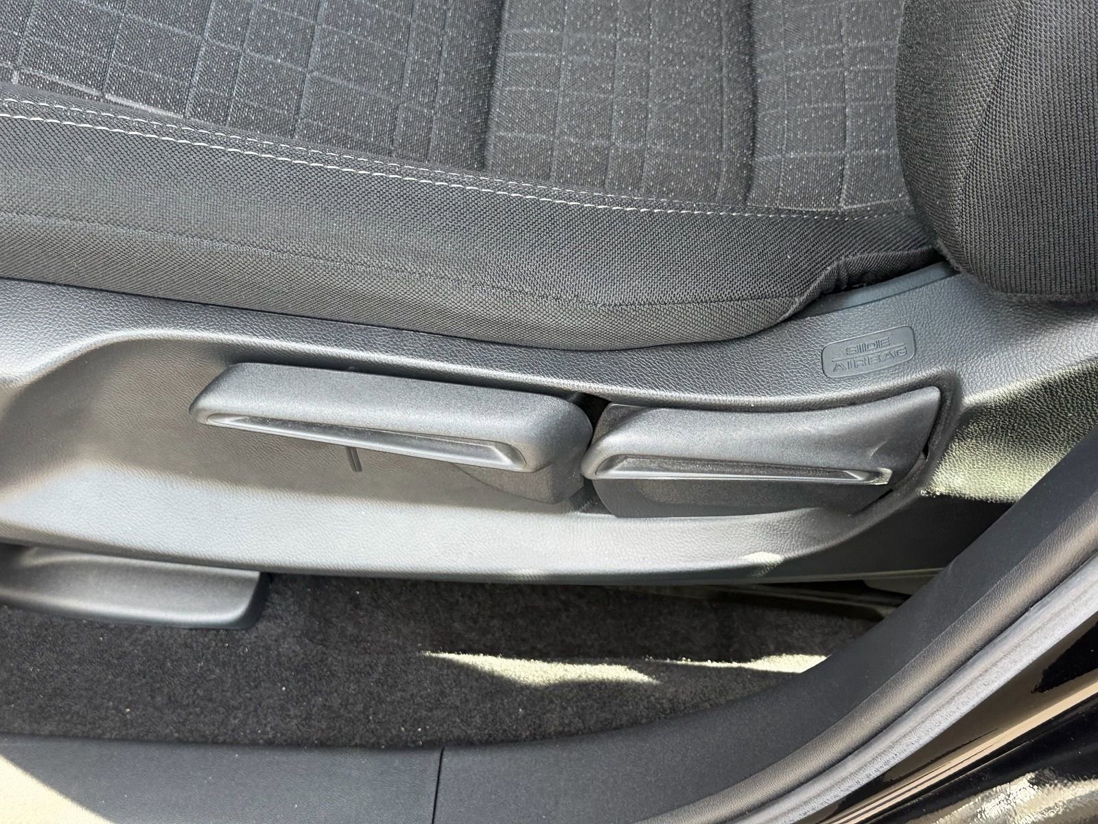 Used 2025 Honda HR-V LX image 17