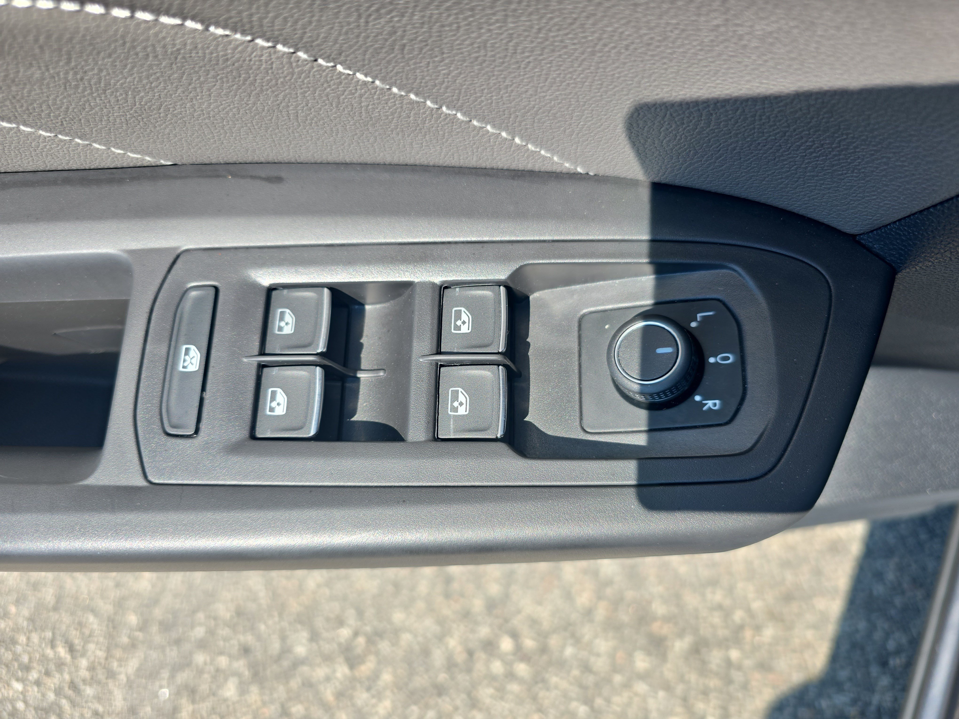 Used 2023 Volkswagen Atlas Cross Sport SE w/ Panoramic Sunroof Package FWD image 26