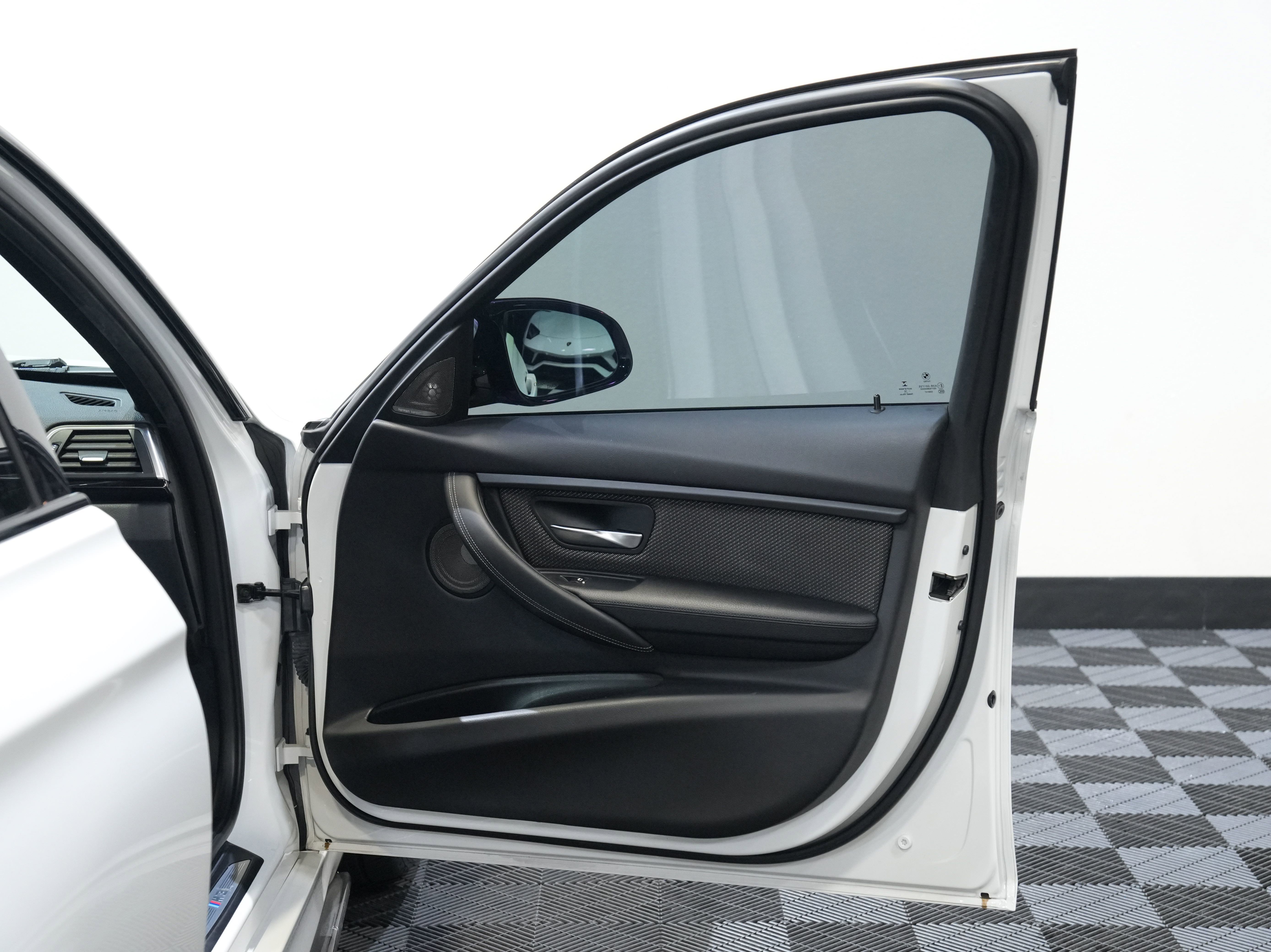 Used 2017 BMW M3 image 24