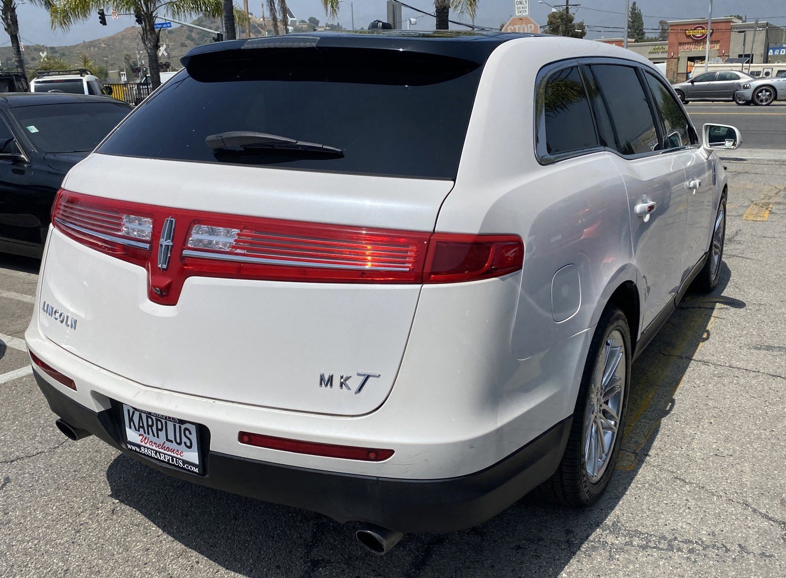 Used 2019 Lincoln MKT AWD image 7