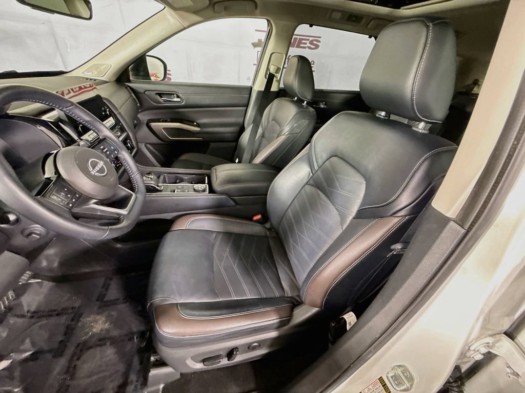 Used 2024 Nissan Pathfinder Platinum AWD/4WD image 27