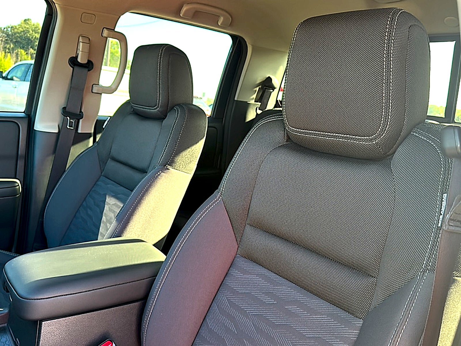 Used 2024 Nissan Frontier SV w/ SV Convenience Package RWD image 14