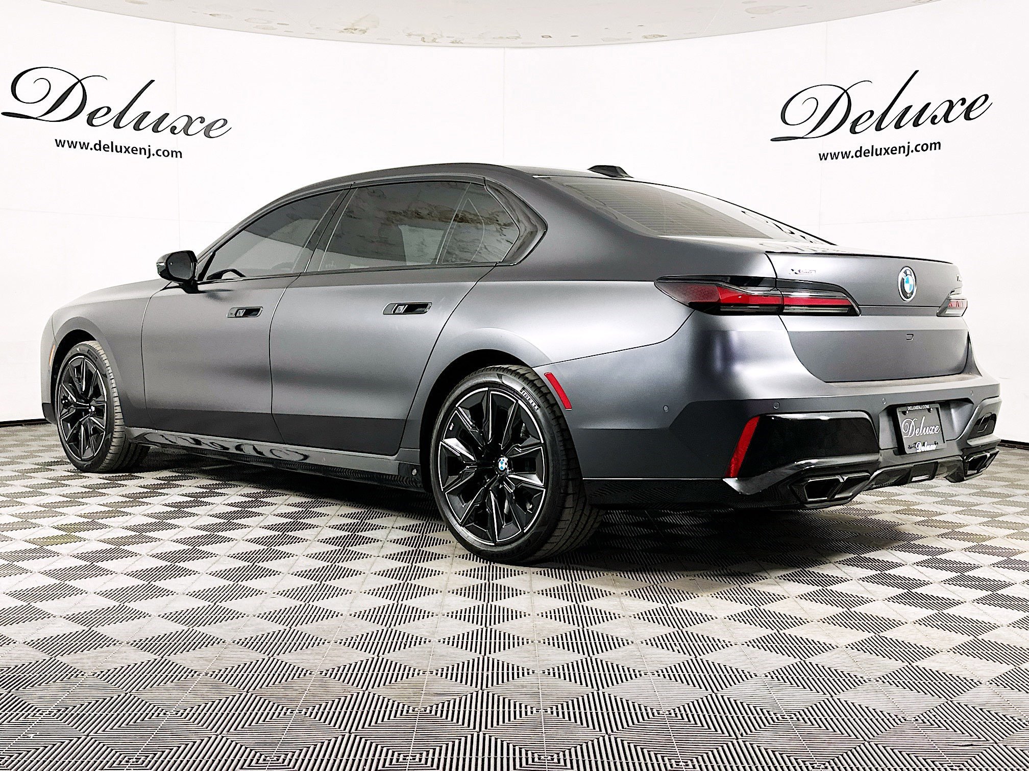Used 2023 BMW 760i xDrive AWD/4WD image 4