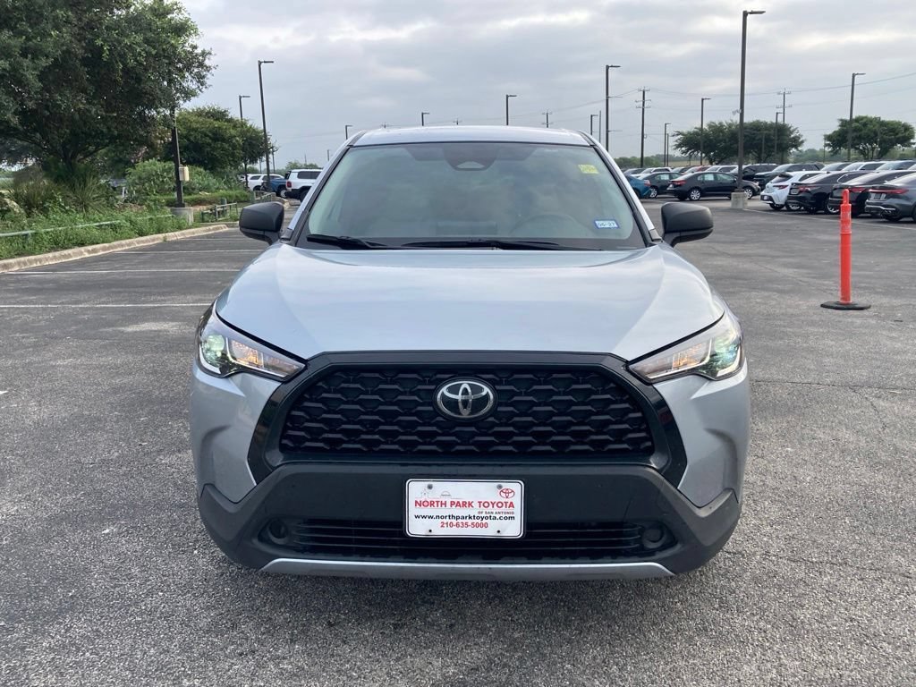 Used 2025 Toyota Corolla Cross L FWD image 2