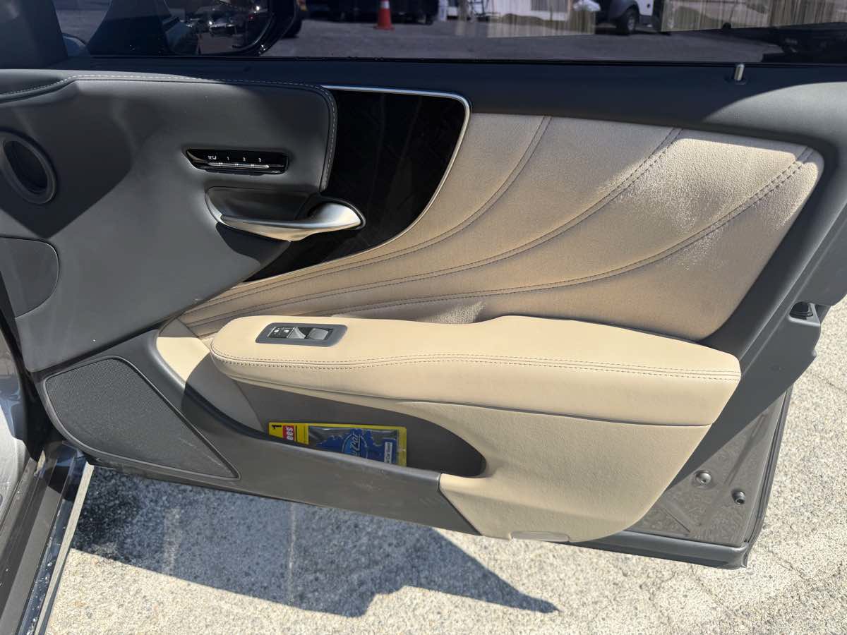 Used 2023 Lexus LS 500 AWD w/ Executive Package image 14
