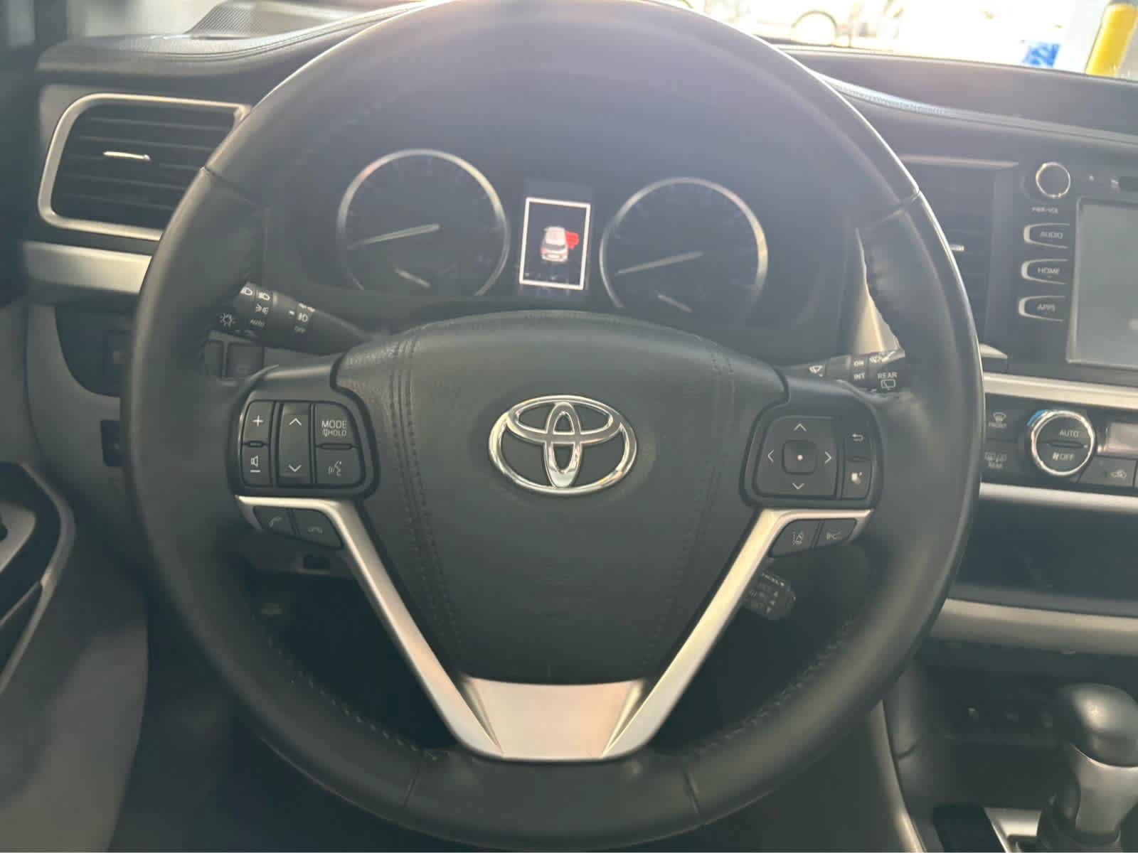 Used 2019 Toyota Highlander XLE AWD/4WD image 14