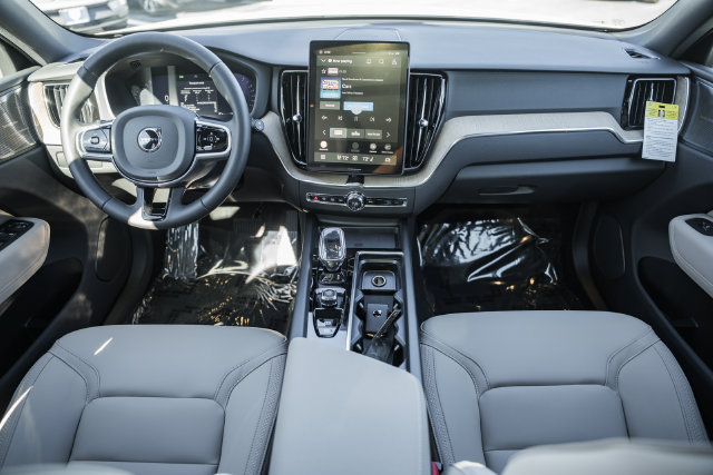 New 2027 Volvo XC60 B5 Plus AWD/4WD image 21