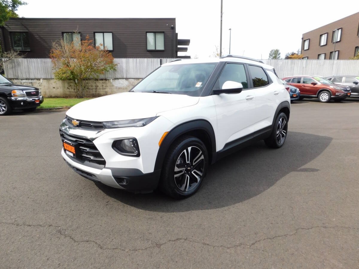 Used 2023 Chevrolet TrailBlazer LT w/ Convenience Package FWD image 4