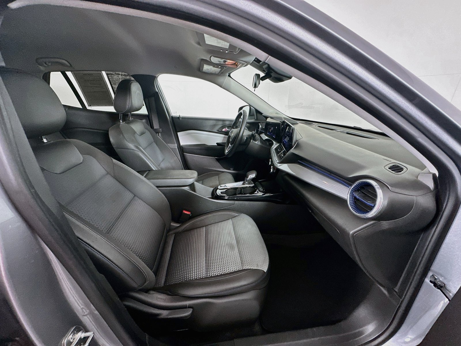 Used 2025 Chevrolet Trax LT w/ Driver Confidence Package FWD image 26