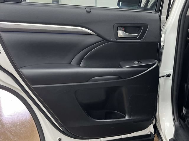 Used 2019 Toyota Highlander SE AWD/4WD image 19