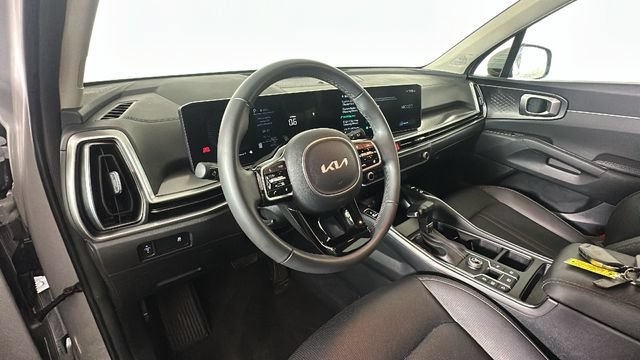 Used 2025 Kia Sorento S FWD image 13