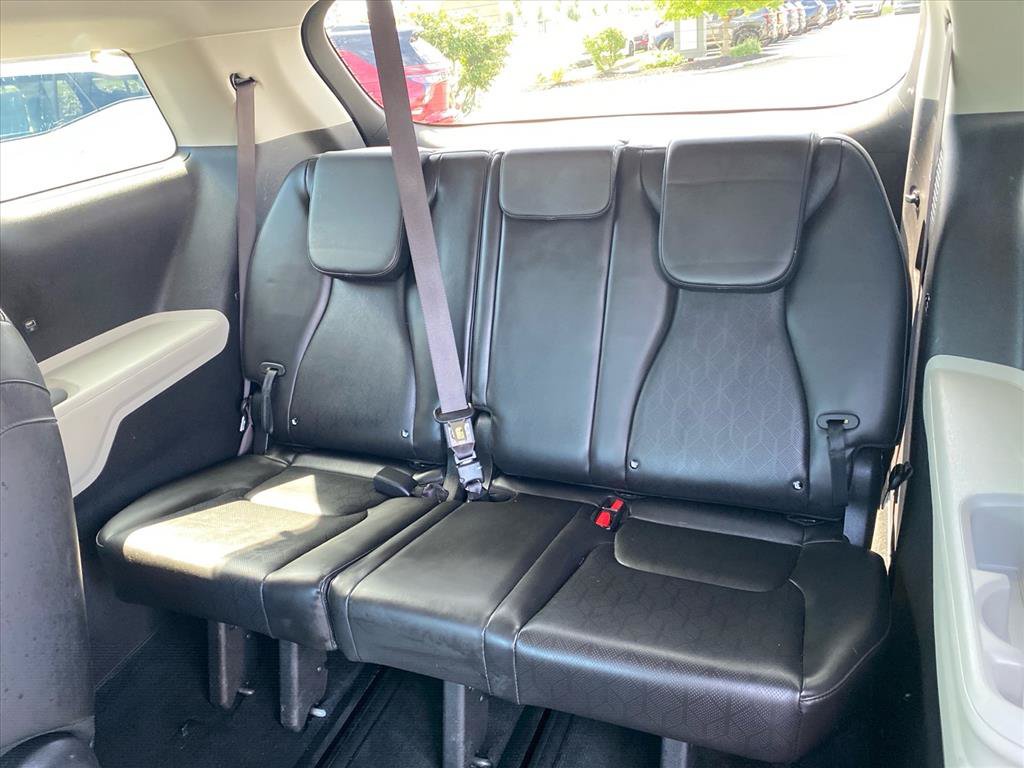 Certified 2022 Kia Carnival EX FWD image 25