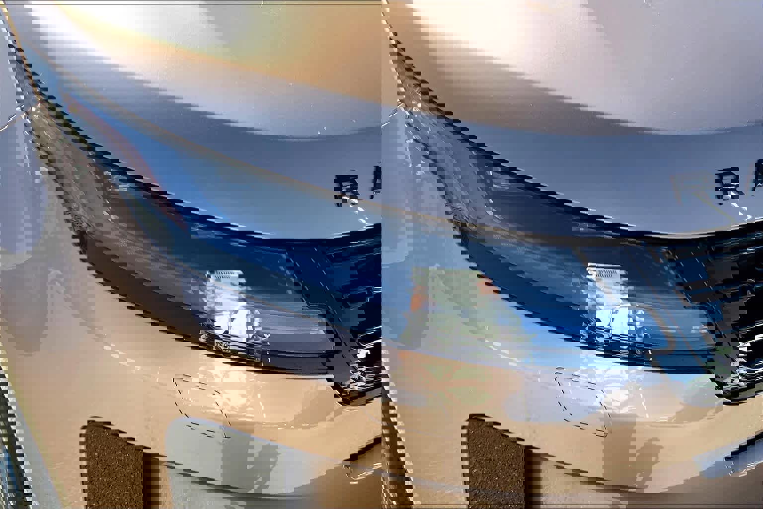 Used 2025 Land Rover Range Rover Evoque S image 13