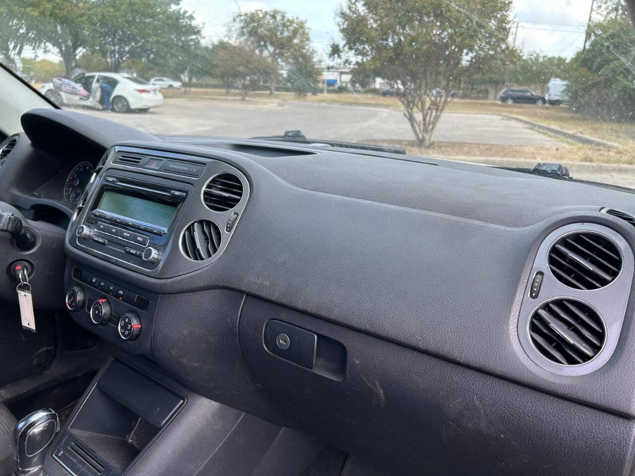 Used 2013 Volkswagen Tiguan S image 17