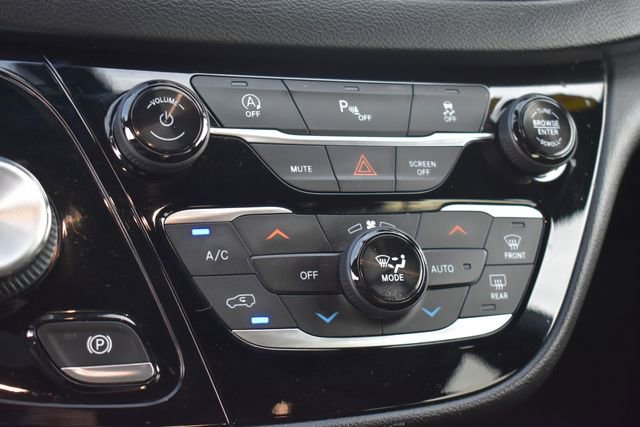 Used 2019 Chrysler Pacifica Touring Plus w/ S Appearance Package FWD image 30
